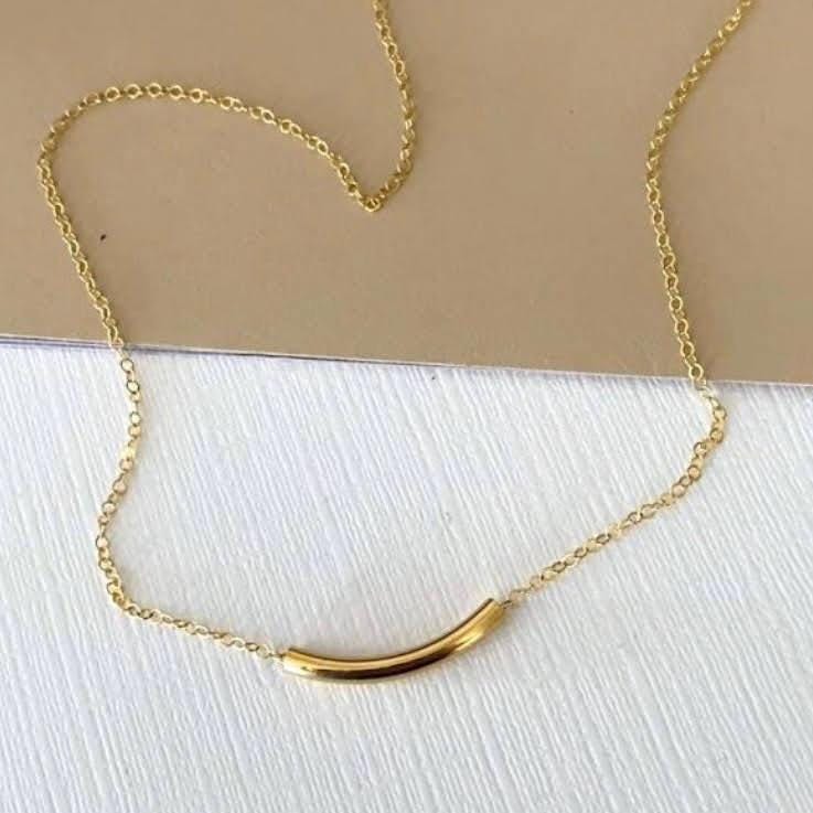 Vergoldete Geschwungene Tube-Halskette 14K Gold-Filled Kette Vergoldete Geschwungene Tube-Halskette 14K Gold-Filled Kette von SilvanaSagan