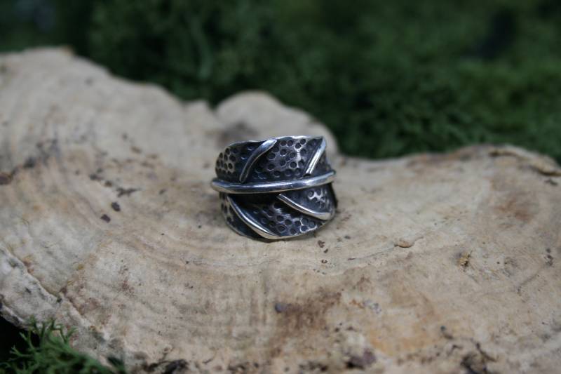 Handgemachte Sterling 925 Silber Gepunzten Kleinen Salbei Blatt Wickeln Pinkie Ring Handgemachte Sterling 925 Silber Gepunzten Kleinen Salbei Blatt Wickeln Pinkie Ring von Silvenwitch