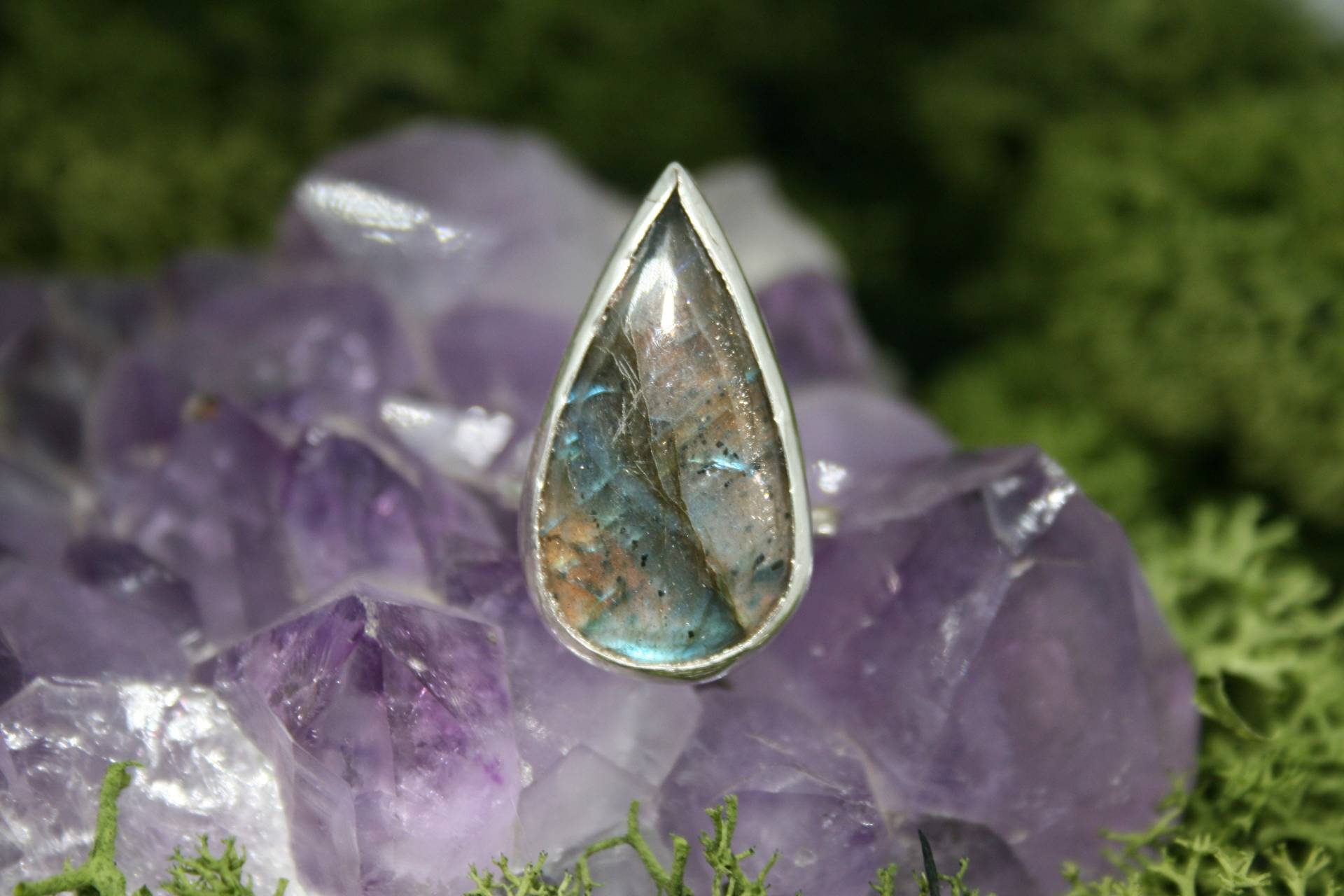 Handgemachte Sterling 925 Silber Teardrop Labradorit Statement Ring, Gepunzt Handgemachte Sterling 925 Silber Teardrop Labradorit Statement Ring, Gepunzt von Silvenwitch