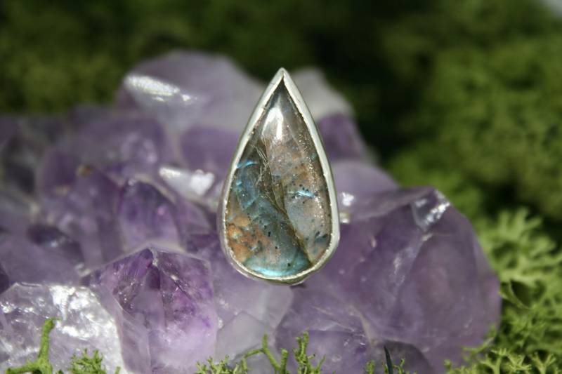 Handgemachte Sterling 925 Silber Teardrop Labradorit Statement Ring, Gepunzt Handgemachte Sterling 925 Silber Teardrop Labradorit Statement Ring, Gepunzt von Silvenwitch