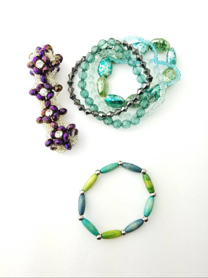 Fun Set Von 5 Vintage Stretchy Lebendige Perlenarmbänder in Blau, Grün Und Lila Tönen - Mix Match Vielfalt Stapelbares Fun Set Von 5 Vintage Stretchy Lebendige Perlenarmbänder in Blau, Grün Und Lila Tönen - Mix Match Vielfalt Stapelbares von SilverAppleGalleries