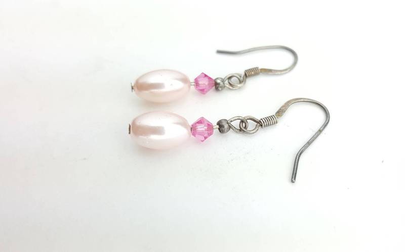 Schöne Vintage Blassrosa Simulierte Perle Mit Dunkelrosa Ohrringe Schöne Vintage Blassrosa Simulierte Perle Mit Dunkelrosa Ohrringe von SilverAppleGalleries
