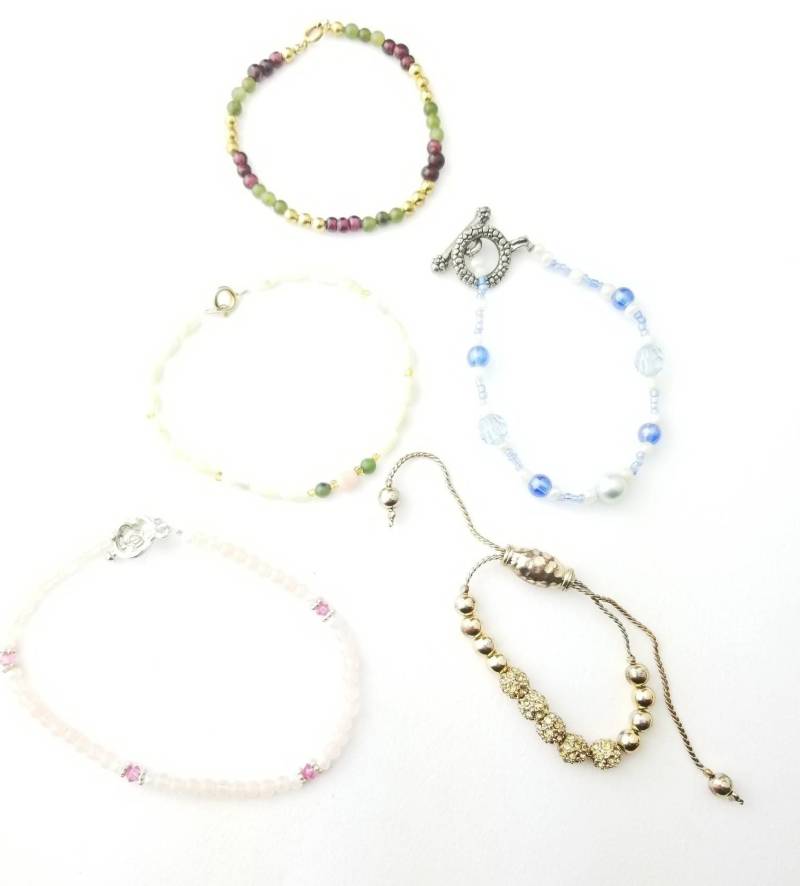 Set Von 5 Boho, Retro, Vintage Mixed Style Metall, Kunststoff Und Harz Perlen Armbänder von SilverAppleGalleries