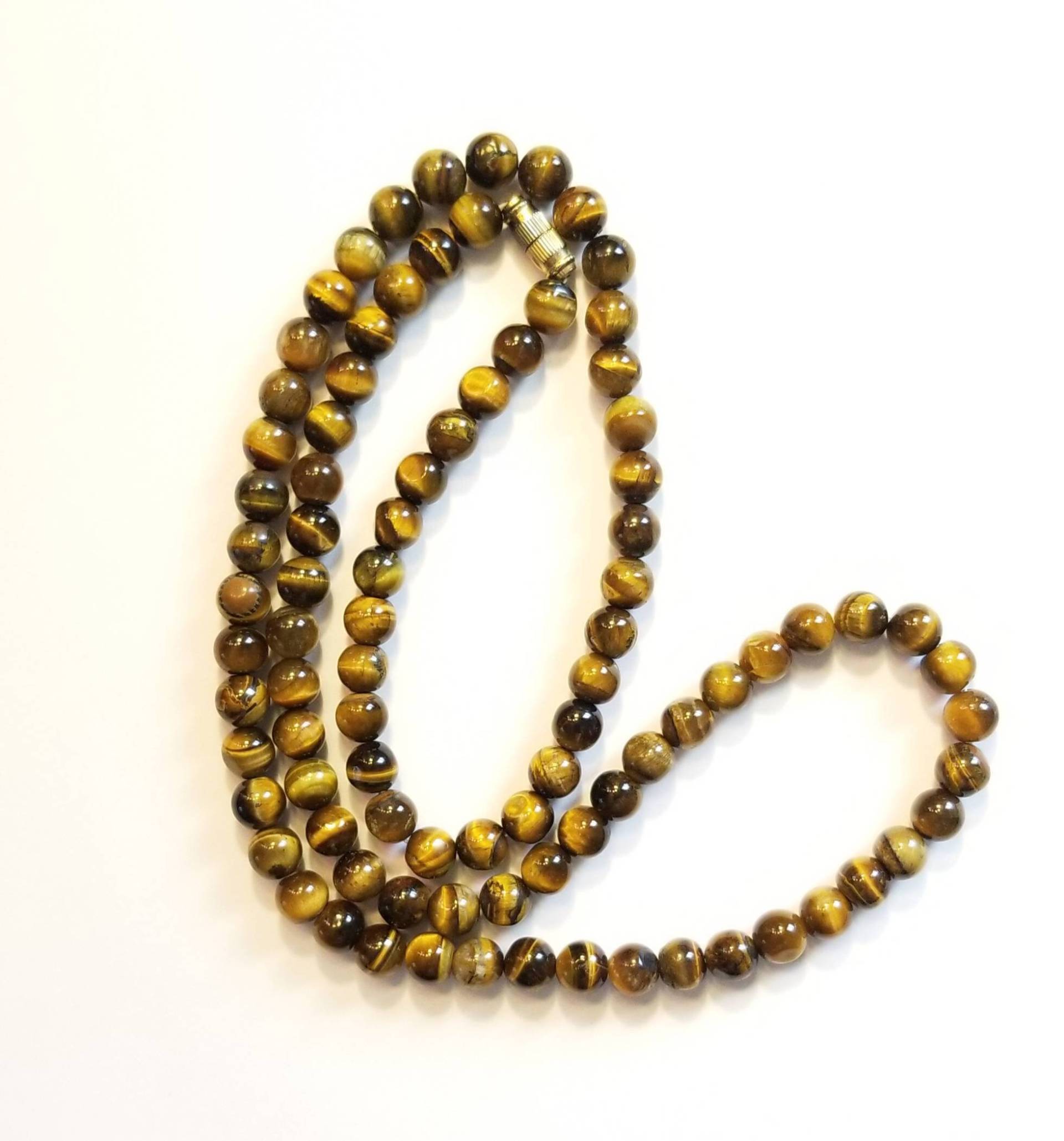 Super Vintage Tiger Eye Runde Perlen Halskette Mit Goldfarbenen Metall Barrel Schraubverschluss - 8 Mm 26, 5 "Länge Super Vintage Tiger Eye Runde Perlen Halskette Mit Goldfarbenen Metall Barrel Schraubverschluss - 8 Mm 26, 5 "Länge von SilverAppleGalleries