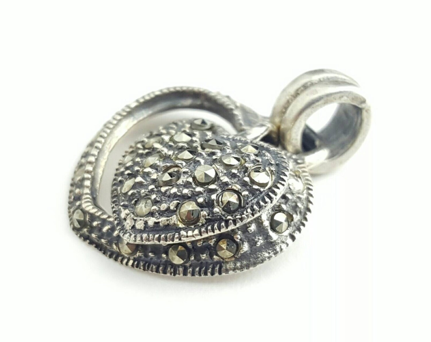 Vintage 2-Teiliger Beweglicher Baumelnder Herzanhänger Aus Silber Und Markasit Vintage 2-Teiliger Beweglicher Baumelnder Herzanhänger Aus Silber Und Markasit von SilverAppleGalleries