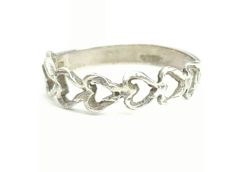 Vintage Sterling Silber Bandring Mit 7 Herzen - Größe 6, 75 von SilverAppleGalleries