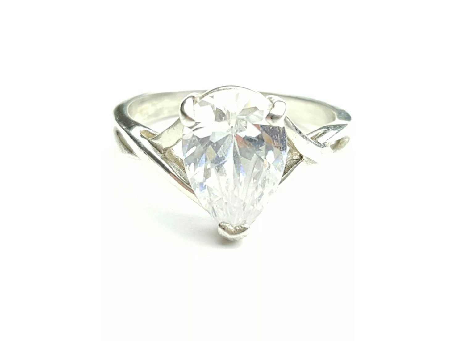 Vintage Sterling Silber Geflochtener Knoten Twist Ring Mit Pear Cut Klarem Edelstein - Größe 8, 5 Vintage Sterling Silber Geflochtener Knoten Twist Ring Mit Pear Cut Klarem Edelstein - Größe 8, 5 von SilverAppleGalleries
