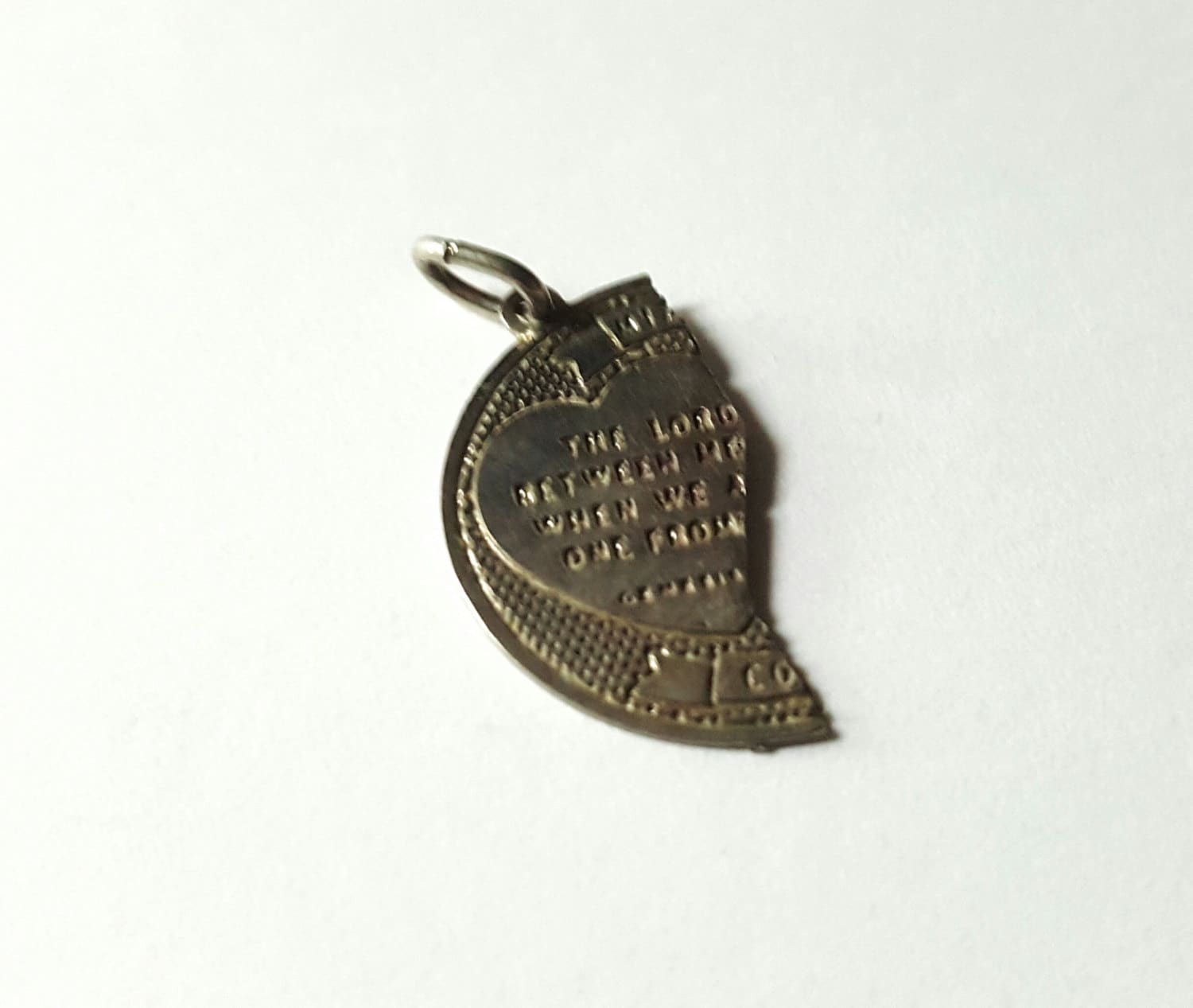 Vintage Sterling Silber Hälfte Der Runden Gebet Charm Vintage Sterling Silber Hälfte Der Runden Gebet Charm von SilverAppleGalleries