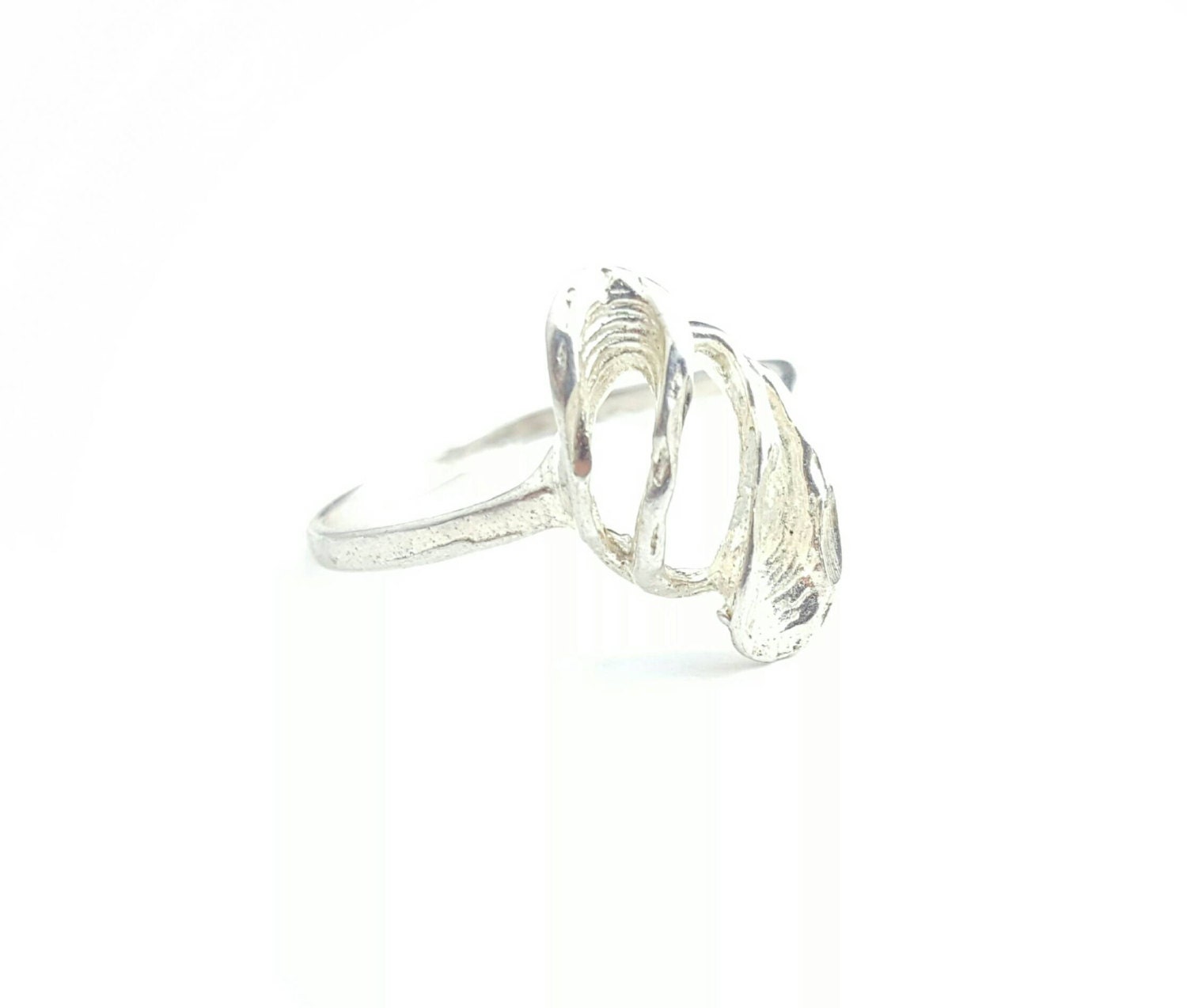 Vintage Sterling Silber Modernist Elegante Welle Texturierte Dimensional Spiral Ring - Größe 5, 5 Vintage Sterling Silber Modernist Elegante Welle Texturierte Dimensional Spiral Ring - Größe 5, 5 von SilverAppleGalleries