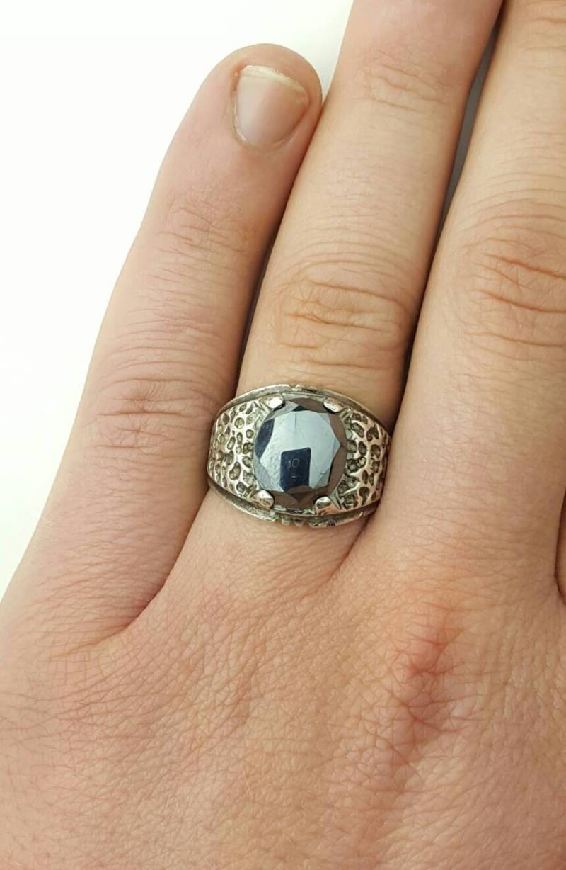 Vintage Sterling Silber Modernist Facettierter Hämatit Einzigartig Strukturierte Designer Ring - Größe 7, 5 von SilverAppleGalleries
