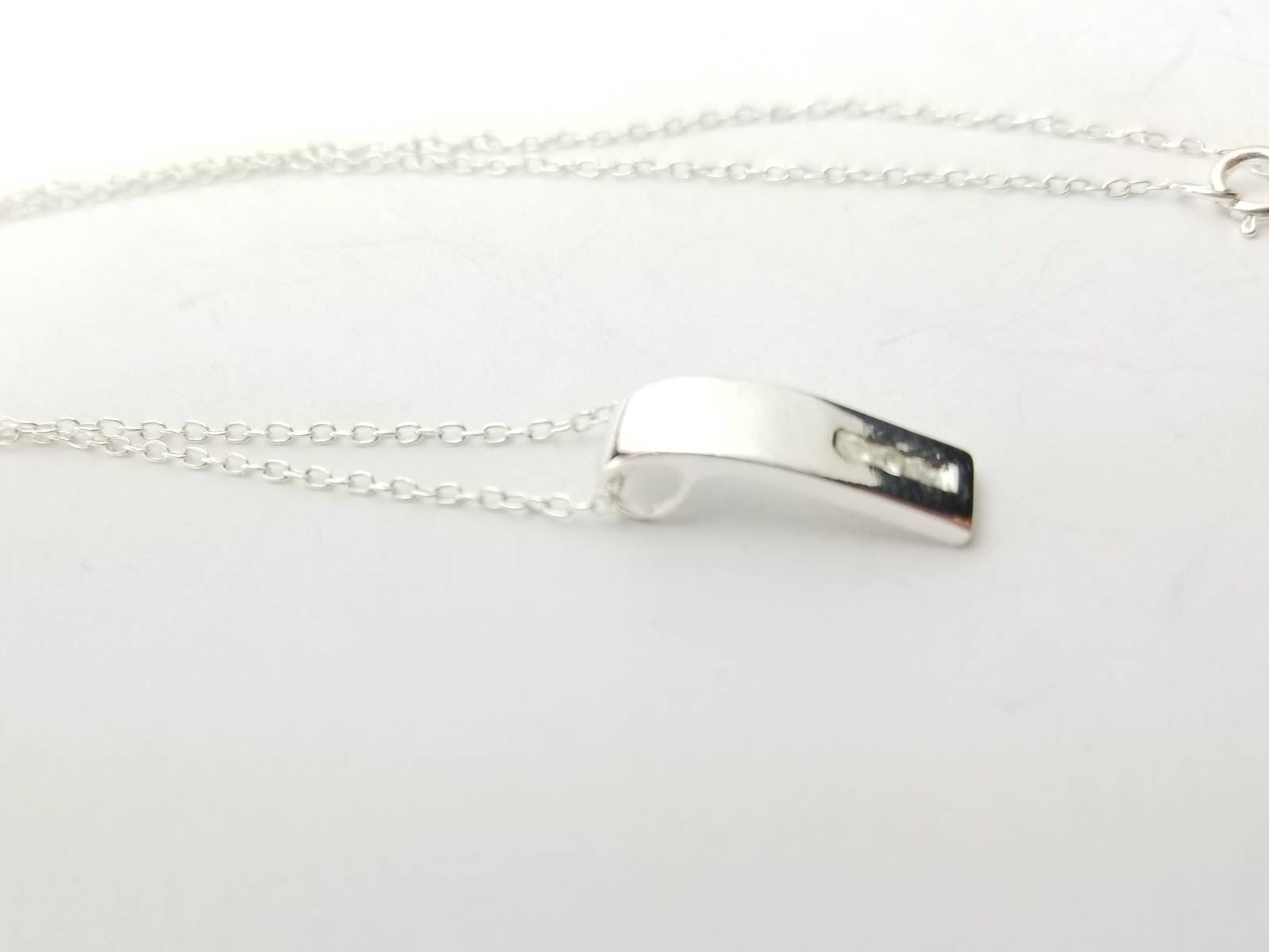 Vintage Sterling Silber Rechteck Modernist Folie Anhänger Charm Halskette Mit 3 Miniatur Klare Edelsteine - 18 Zoll Kabel Gliederkette Vintage Sterling Silber Rechteck Modernist Folie Anhänger Charm Halskette Mit 3 Miniatur Klare Edelsteine - 18 Zoll Kabel Gliederkette von SilverAppleGalleries