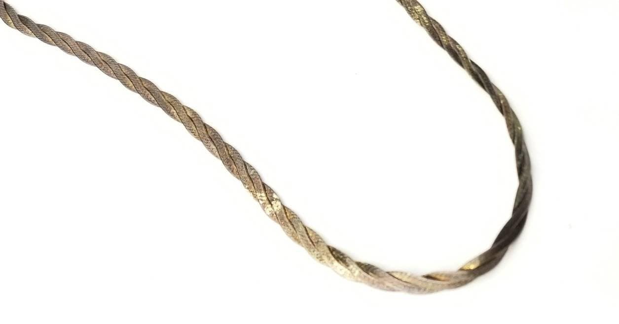 Vintage Sterling Silber Spiral Doppel Twisted Herringbone Braid Halskette Oxidierter Goldton - 18 Zoll Länge Vintage Sterling Silber Spiral Doppel Twisted Herringbone Braid Halskette Oxidierter Goldton - 18 Zoll Länge von SilverAppleGalleries