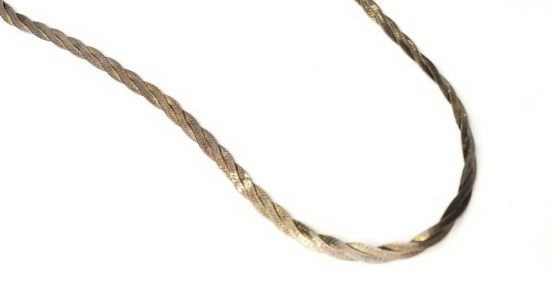 Vintage Sterling Silber Spiral Doppel Twisted Herringbone Braid Halskette Oxidierter Goldton - 18 Zoll Länge Vintage Sterling Silber Spiral Doppel Twisted Herringbone Braid Halskette Oxidierter Goldton - 18 Zoll Länge von SilverAppleGalleries