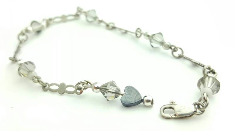 Vintage Sterling Silber Und Perlenarmband Mit Hämatit Herz Anhänger Geschliffenem Kristall - 18, 8 cm Länge Vintage Sterling Silber Und Perlenarmband Mit Hämatit Herz Anhänger Geschliffenem Kristall - 18, 8 cm Länge von SilverAppleGalleries