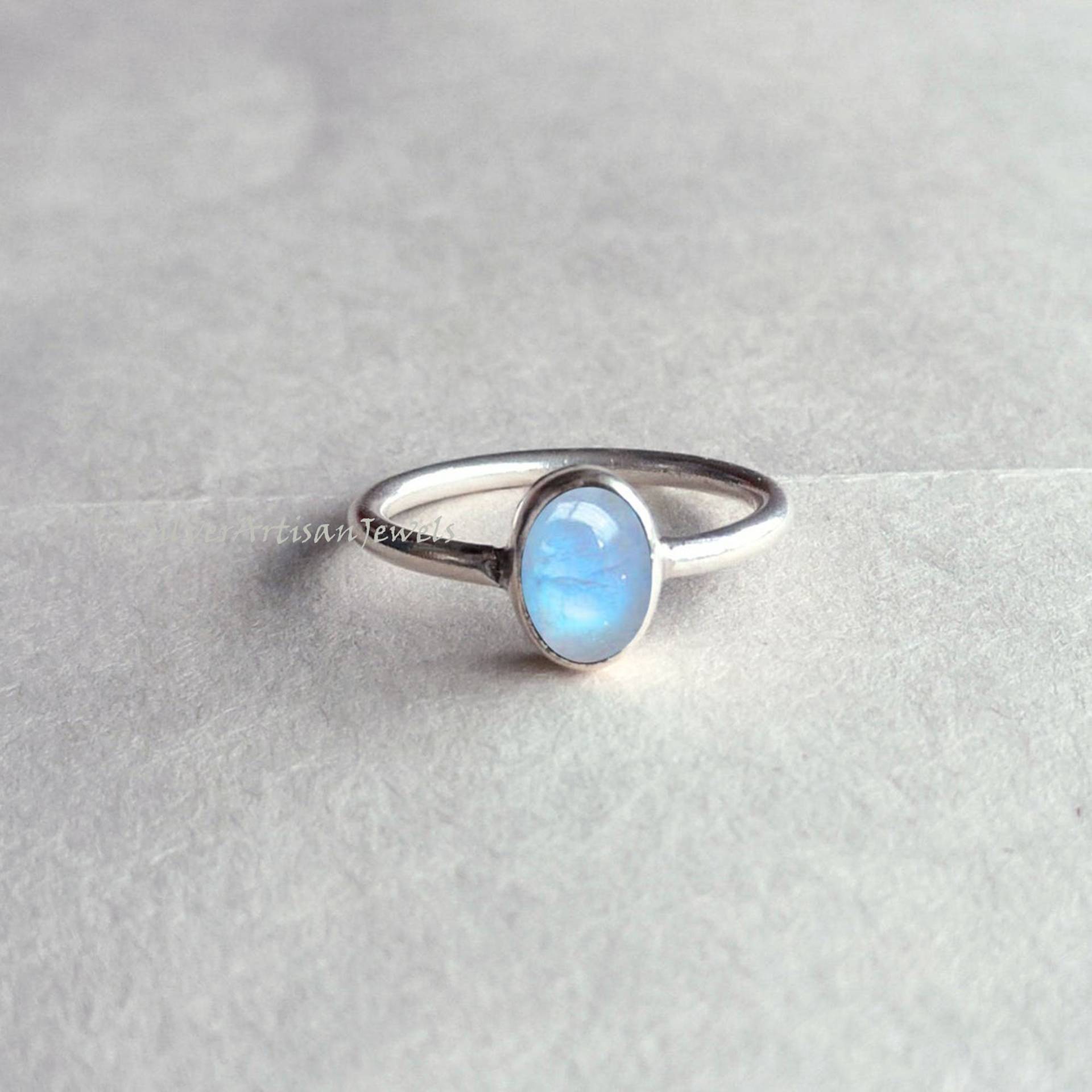 925 Sterling Silber Ring, Natürlicher Blauer Regenbogen Mondstein Ring, Oval Feuer Ring, Handgemachter Ring, Edelstein Ring, Für Männer Frauen von SilverArtisanJewels