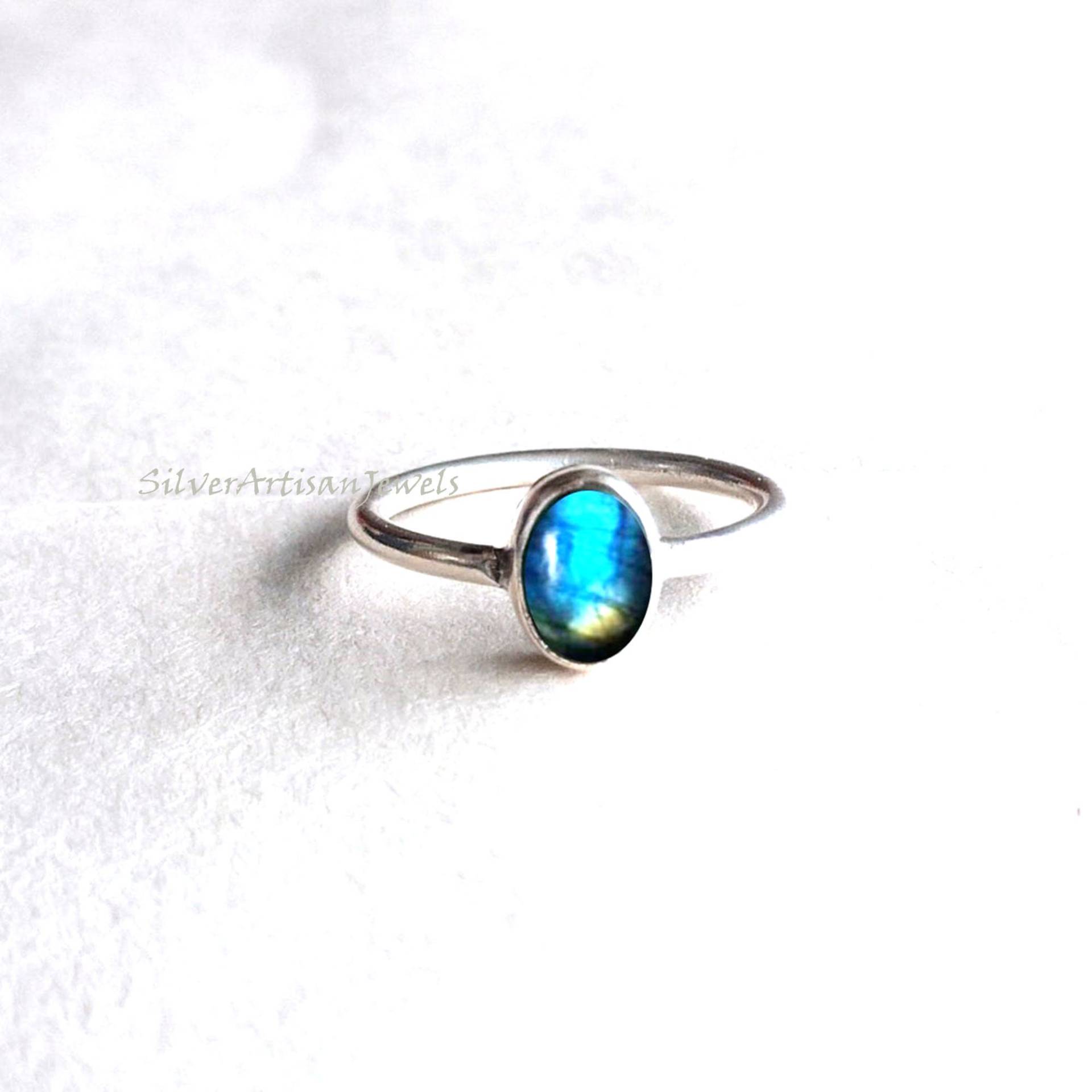 Ausgezeichneter Ring, Blauer Labradorit Feuer Edelstein 925 Sterling Silberring, 7x9 Mm Oval Für Frauen, Versprechen Ring von SilverArtisanJewels