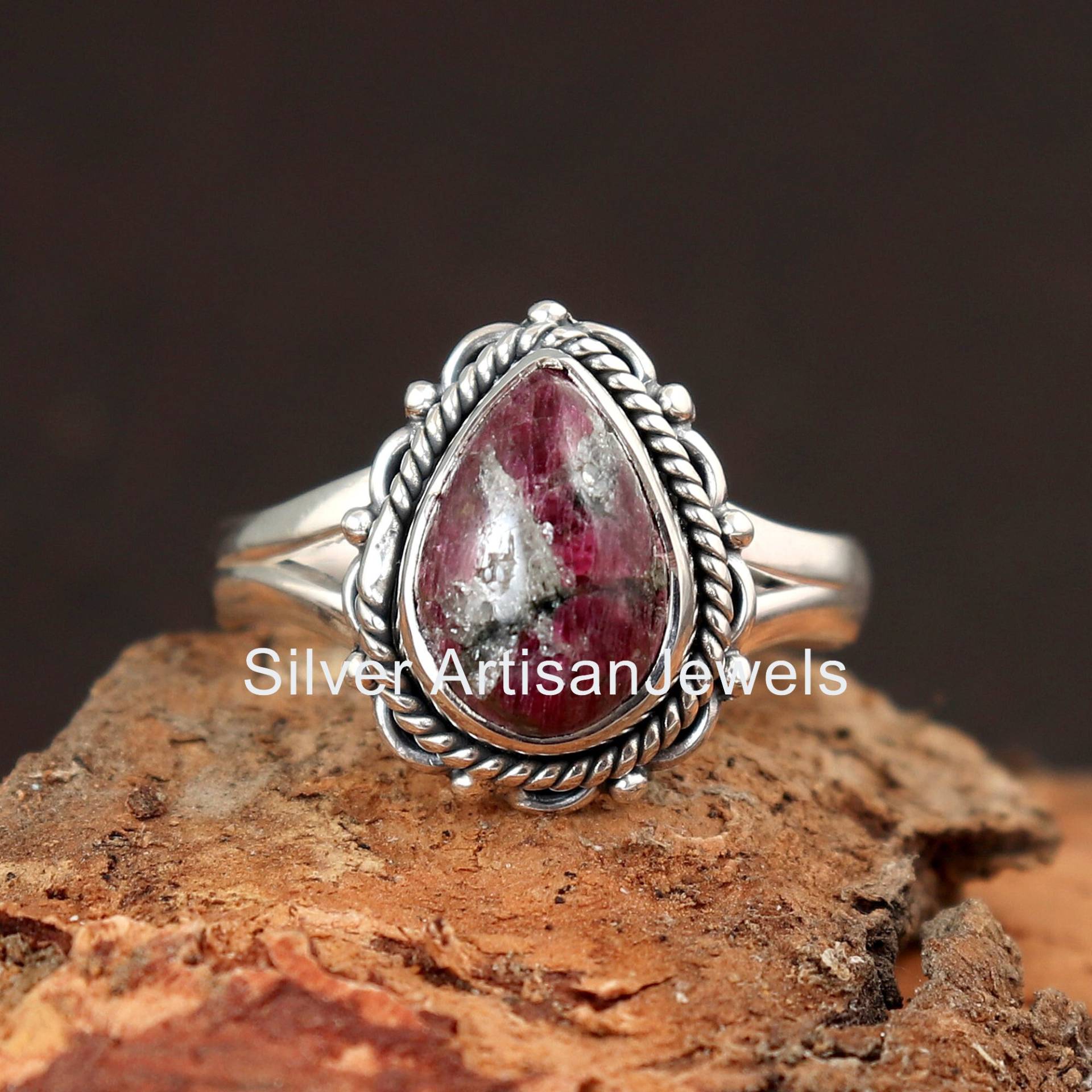 Hochwertiger Edulite Ring, Edelstein Birnen Natürlicher 925 Silber Handgemachter Frauen Solitär Ring von SilverArtisanJewels