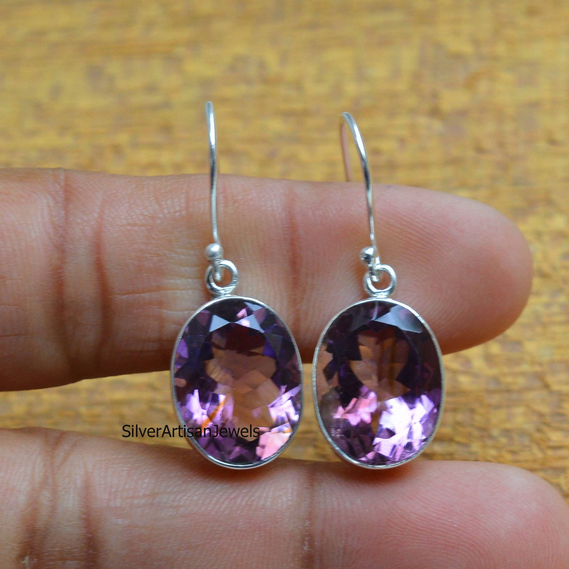 Natürliche Amethyst Ohrringe, Lila Ohrring, 925 Sterling Silber Oval Kristall Frauen Boho Hippi Ohrring von SilverArtisanJewels