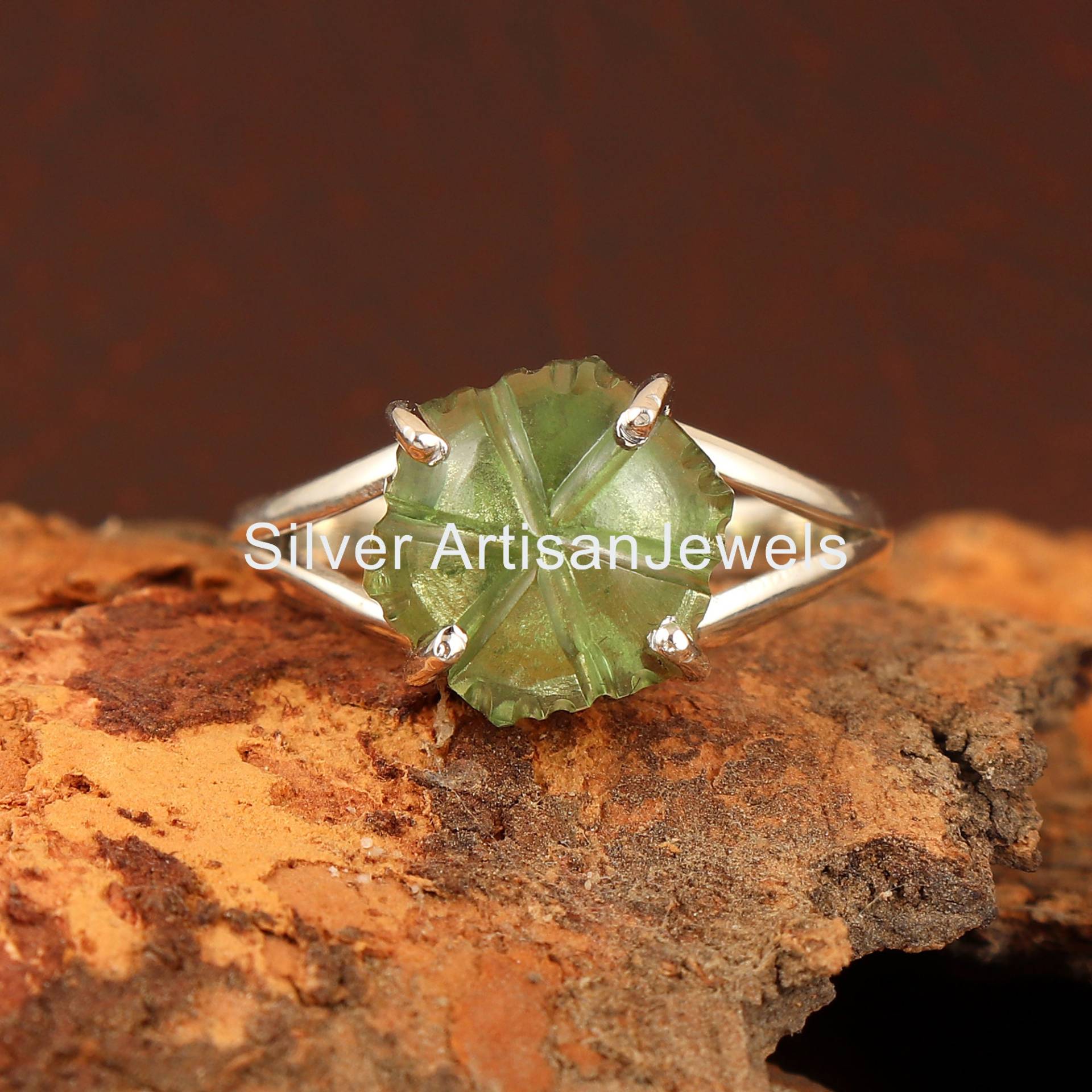 Peridot Jade Ring , Grüne 925 Silber Polierter Edelstein Ring, Blumen Form Wunderbares Geschenk Für Frauen von SilverArtisanJewels
