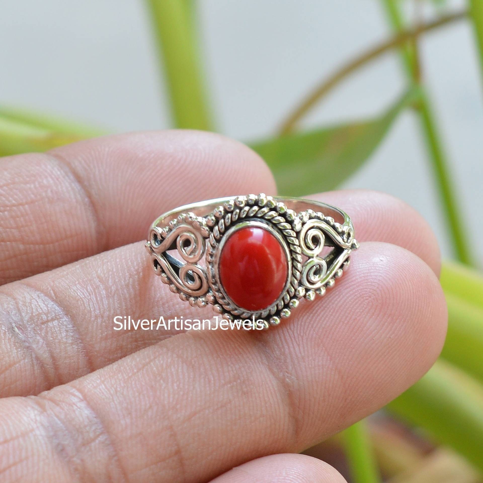 Rote Koralle Ring, 925 Sterling 7x9 Mm Oval Roter Edelstein Minimal Moderner Boho Frauen Geschenk Ring von SilverArtisanJewels