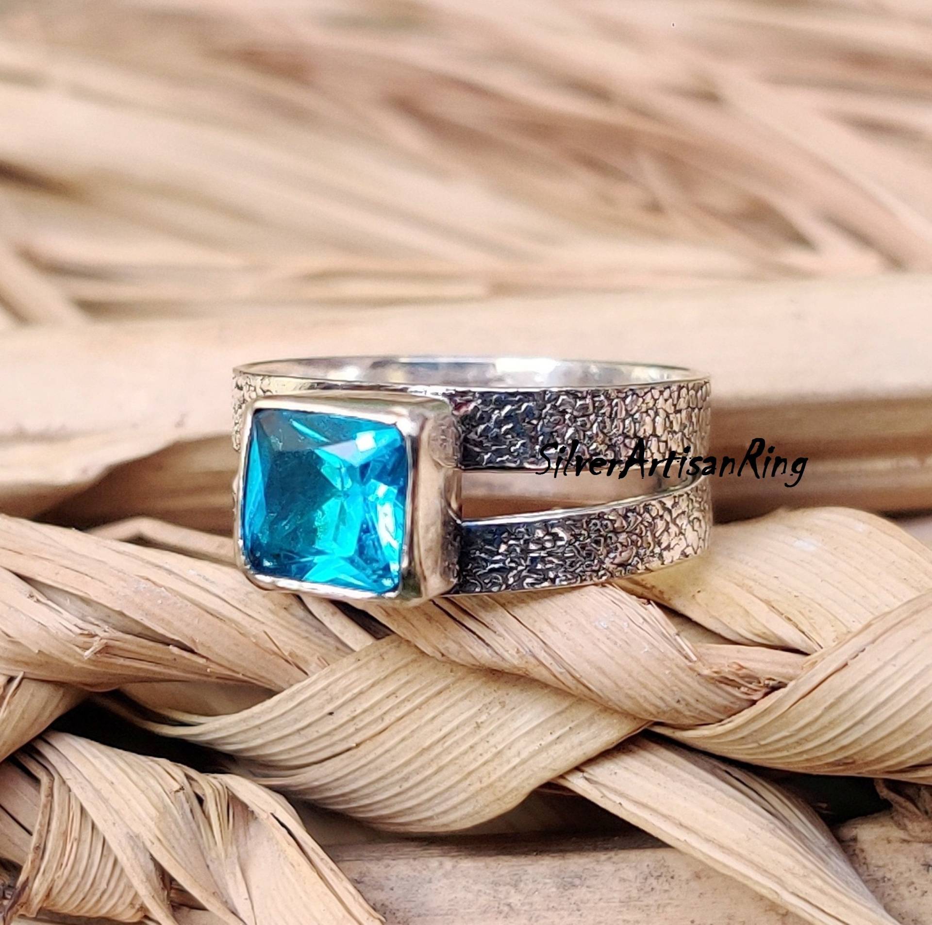 Blue Topaz Ring, 925 Sterling Silver Handmade Ring, Blue Gemstone Ring, Designer Ring, Beatiful Ring, Gift For Her, Wedding Gift von SilverArtisanRing