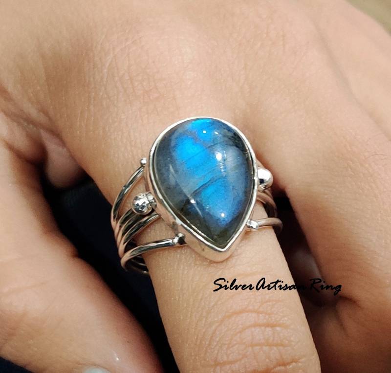 Labradorite Ring 925 Silver Ring Handmade Beautiful Designer Woman Jewelry Blue Fire Ring++ von SilverArtisanRing