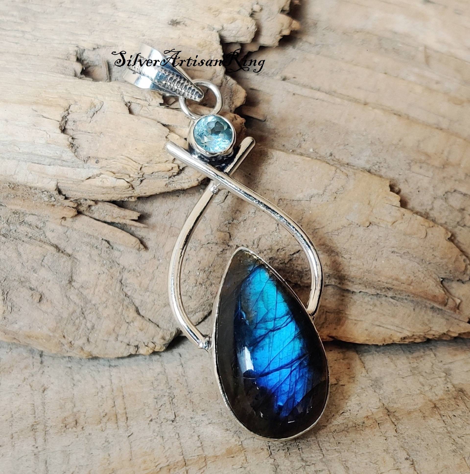 Natural Labradorite Pendent 925 Sterling Silver Pendant Blue Flash Pendent Amezing Pendant Jewelry Topaz Natural Labradorite Pendent 925 Sterling Silver Pendant Blue Flash Pendent Amezing Pendant Jewelry Topaz von SilverArtisanRing