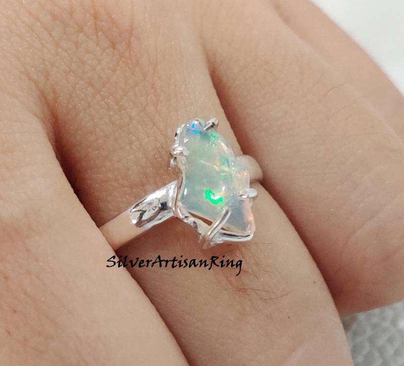 Natural Opal Ring- 925 Sterling Silver Designer Jewelry- Handmade Ring - Dainty Raw Stone Shape -Gift Item von SilverArtisanRing