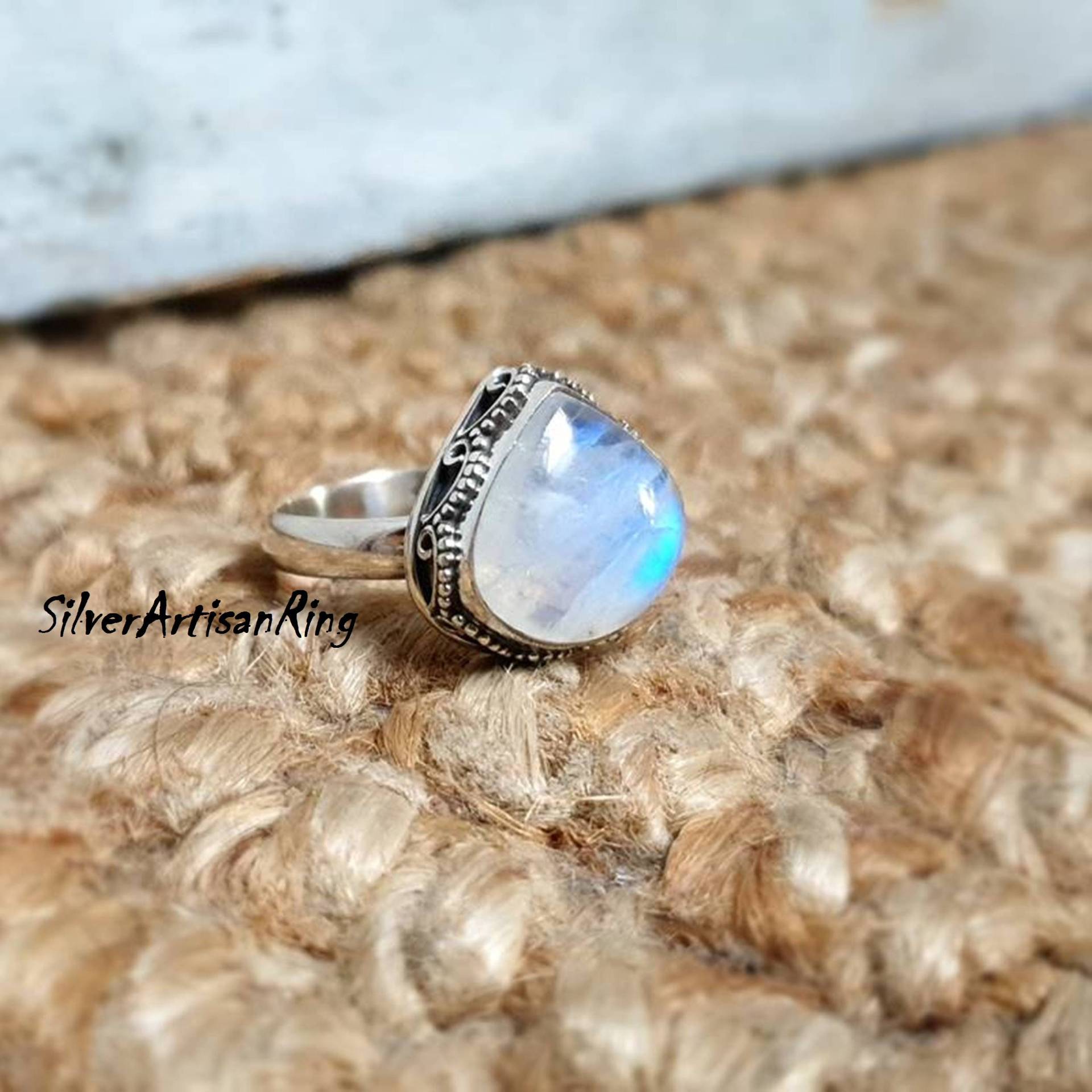Rainbow Moonstone Ring, 925 Sterling Silver Handmade Gemstone Beautiful Ring, Natural Moonstone, Band Ring, Moonstone Jewelry Rainbow Moonstone Ring, 925 Sterling Silver Handmade Gemstone Beautiful Ring, Natural Moonstone, Band Ring, Moonstone Jewelry von SilverArtisanRing
