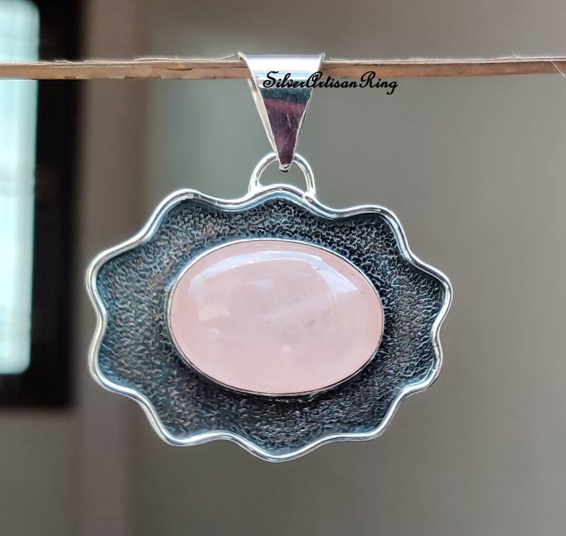 Rose Quartz Pendent 925 Silver Oval Stone Shape Pendant Handmade Designer Pendant Beautiful Pink Gemstone von SilverArtisanRing