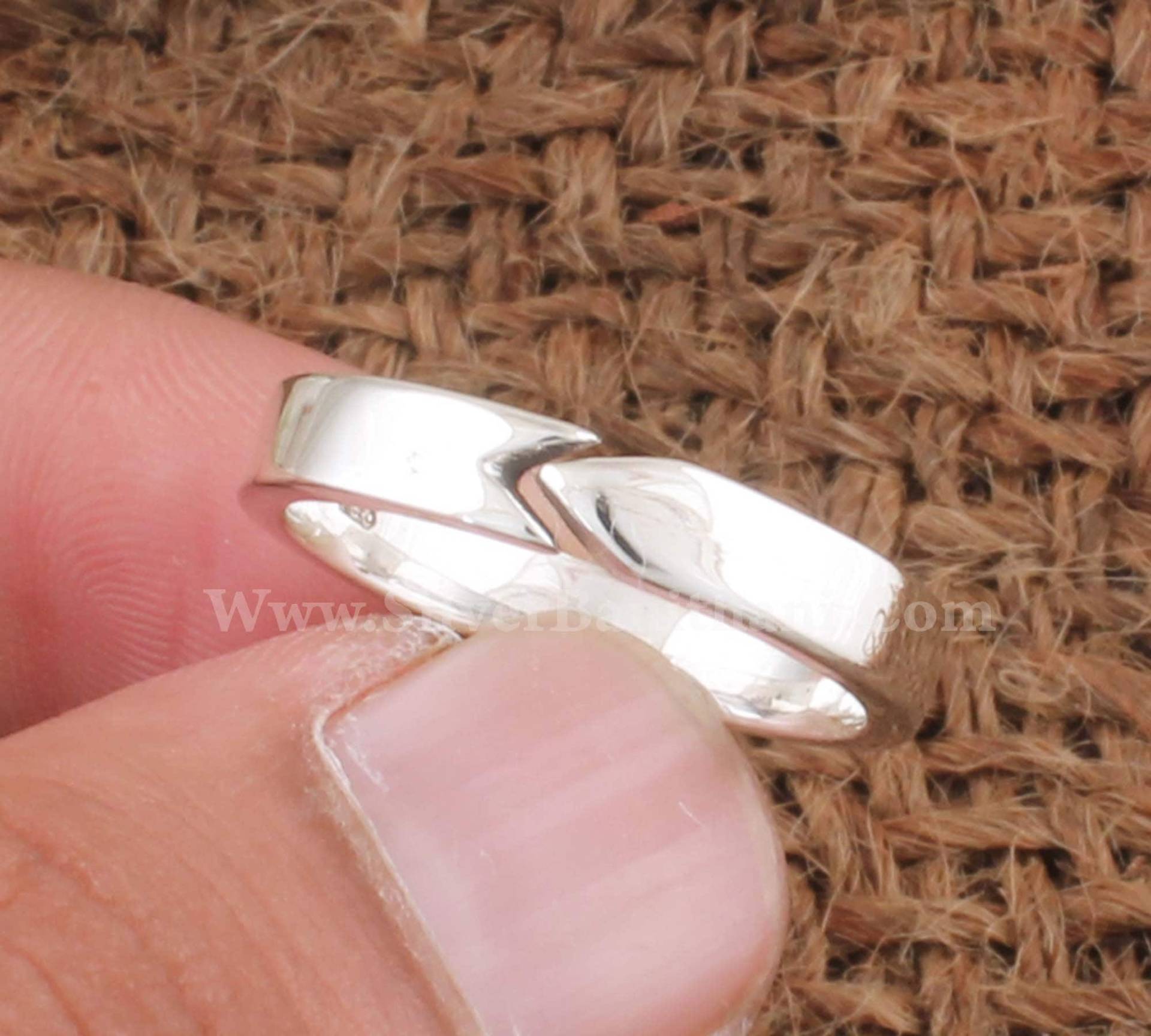 Massiver 925 Sterling Silber Zierlicher Vintage Einstellbar Ring Für Frauen | Handgemachte Chevron Pfeil Minimalist Bandring Jahrestag Geschenk von SilverBaniThani