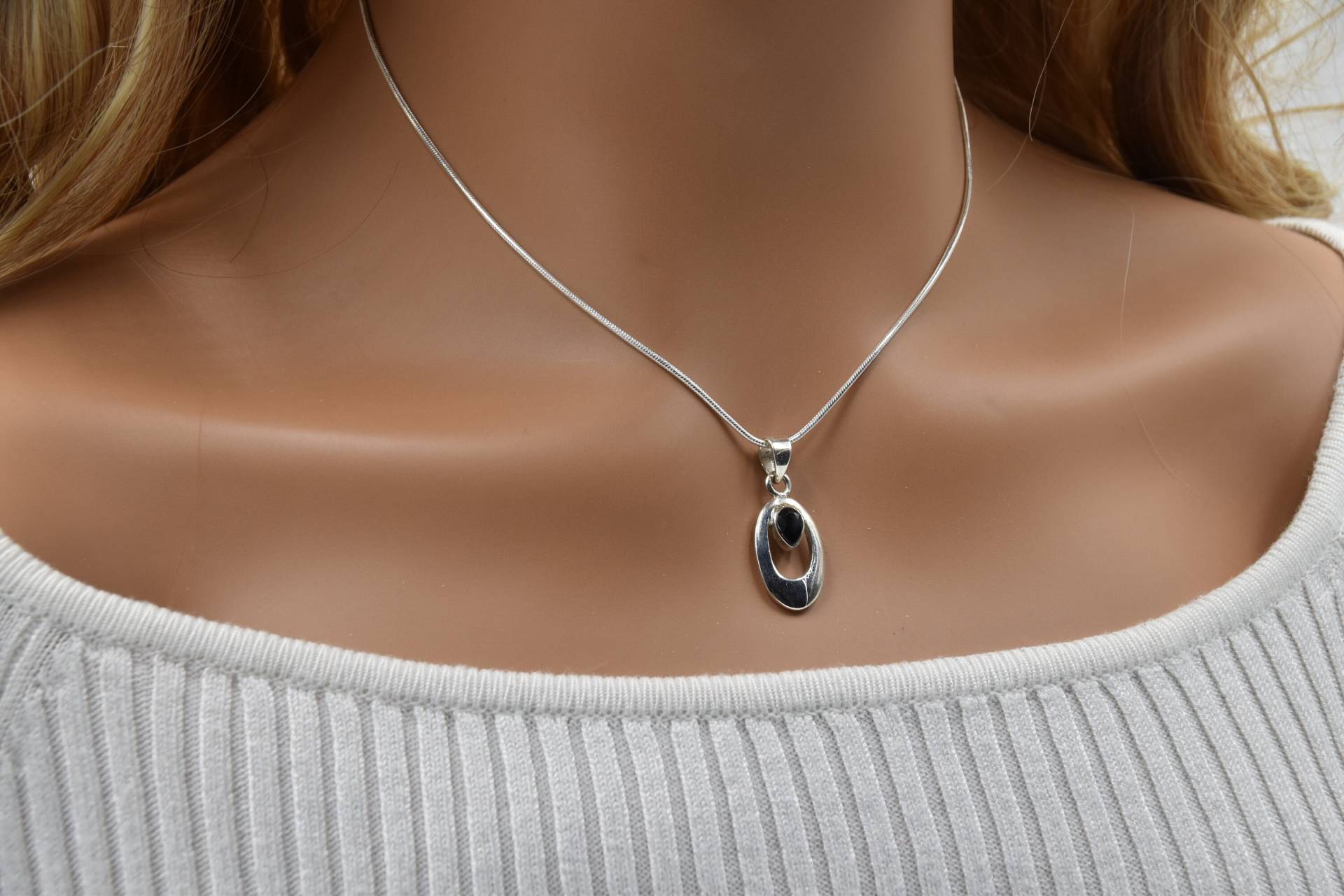Echter Facettierter Schwarzer Onyx-Anhänger - Besetzt Mit 925Er Sterlingsilber-Rahmen von SilverBeachJewels