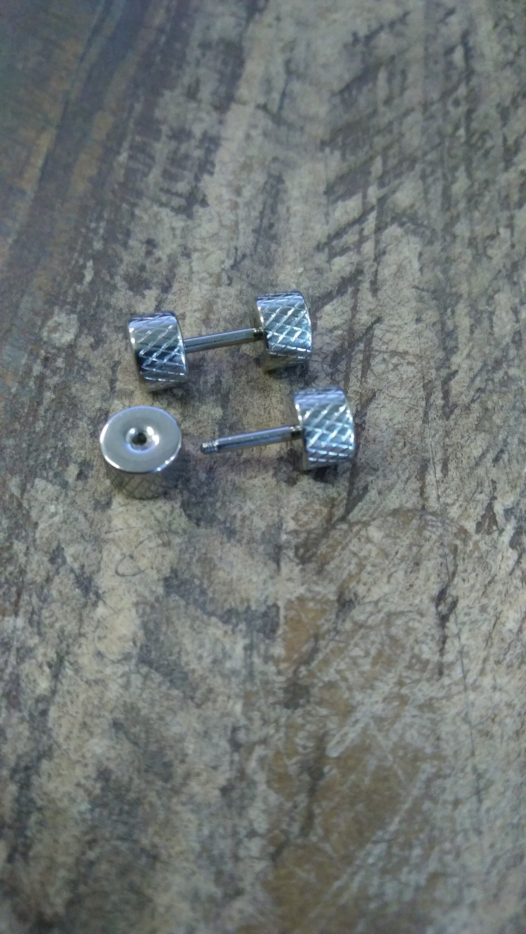 Spezial | 2 Paar Süße Hantel-Ohrstecker Zum Preis Von 1 - 316 Edelstahl Beide Teile Werden Zusammengeschraubt von SilverBeachJewels