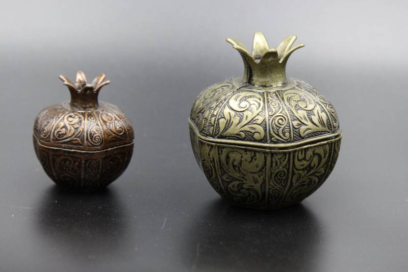 Ring Behälter Schmuckbox Geschenkbox Granatapfel Form Gravur Perlen Münzen Schlüssel Metall Antik Stil Gold Box Silber von SilverBySyuzanna