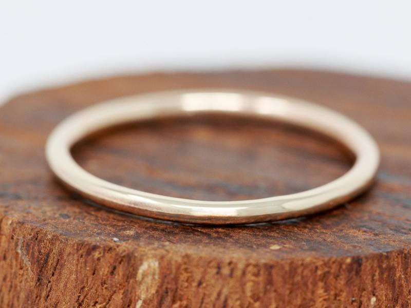 9 Karat Gelbgold | Gelbgold Ehering Zarter Stapelring | 1, 5 Mm von SilverCaveDesigns