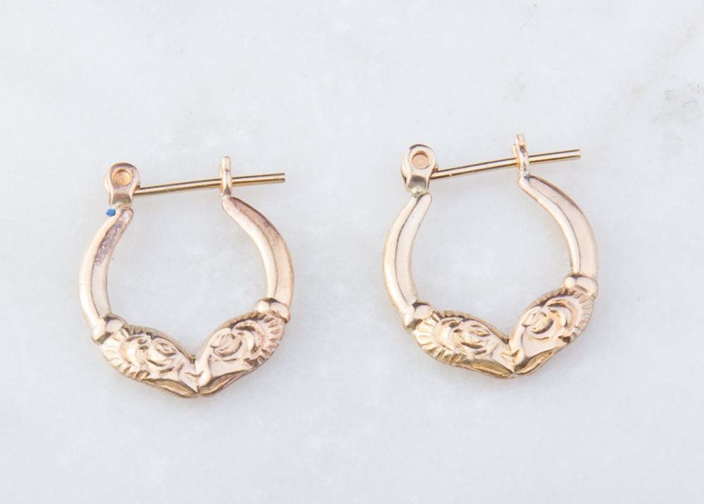 Gold Gefüllt Kleine Design Reifen, Leichte Mini Jeden Tag Ohrringe, Einfache Zierliche Creolen, Gfer195 Gold Gefüllt Kleine Design Reifen, Leichte Mini Jeden Tag Ohrringe, Einfache Zierliche Creolen, Gfer195 von SilverCharmsInc