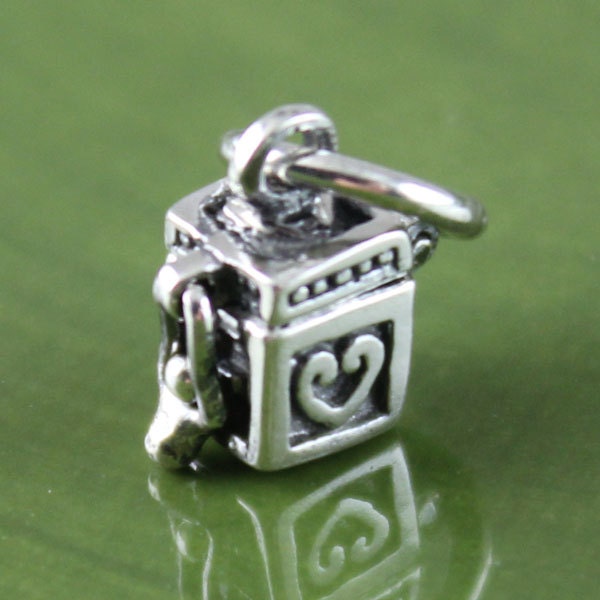 Teeny Winzige Sterlingsilber Würfel Gebetsbox, Charm Anhänger, Kleine Charme, Wunsch-Box, Medaillon Pb022 von SilverCharmsInc