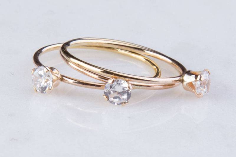 Zierliche Solitär-Ring, Gold Gefüllt Zirkonia-Band-Ring, Cz Lünette Ring, Birthstone Stapeln Einfaches Band Bezel Set Ringsr276 von SilverCharmsInc