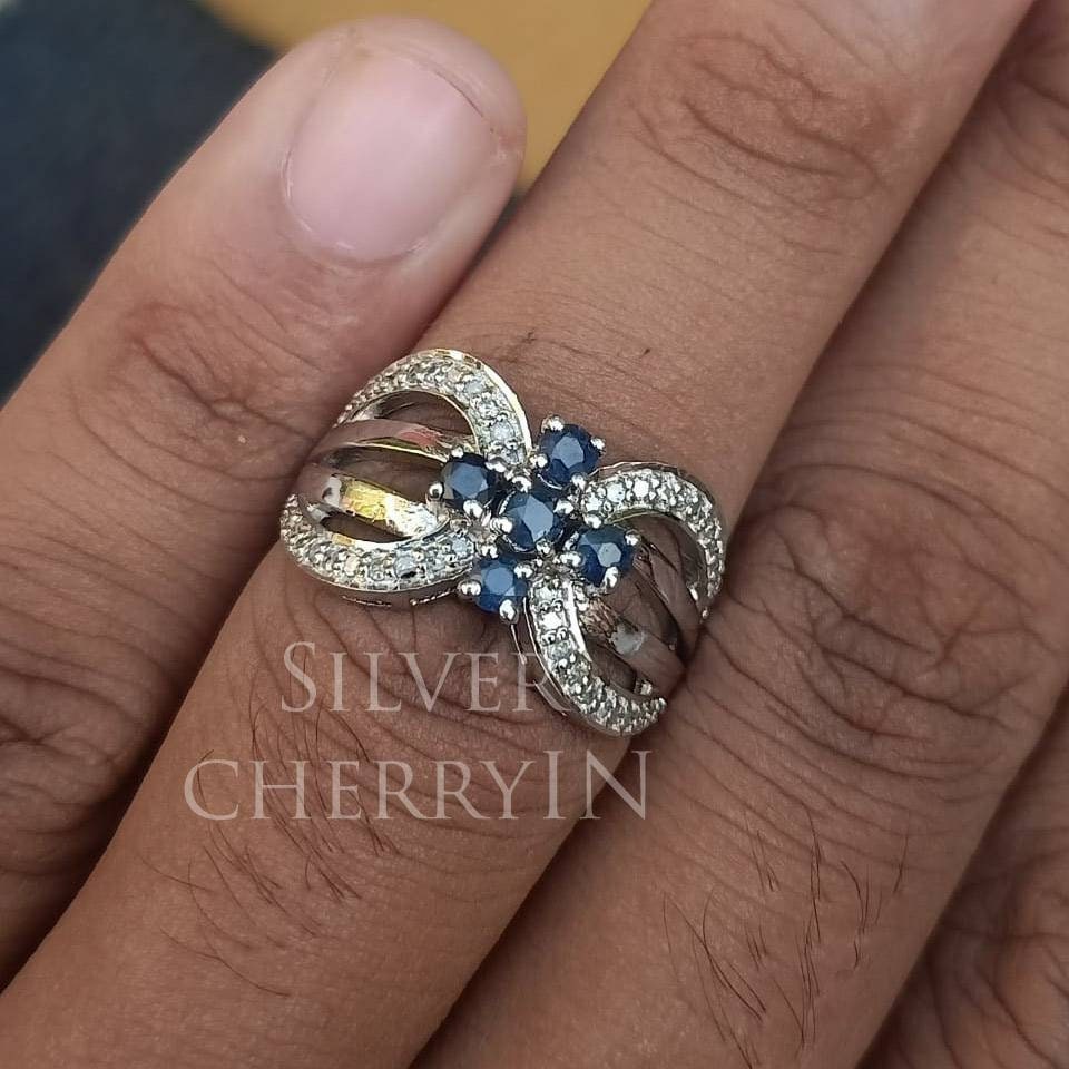 Natürlicher Saphir, Smaragd Ring, Runder Stein 925 Sterling Silber Handgemachter Statement Ringe Für Frauen, Ring Sie von SilverCherryIN