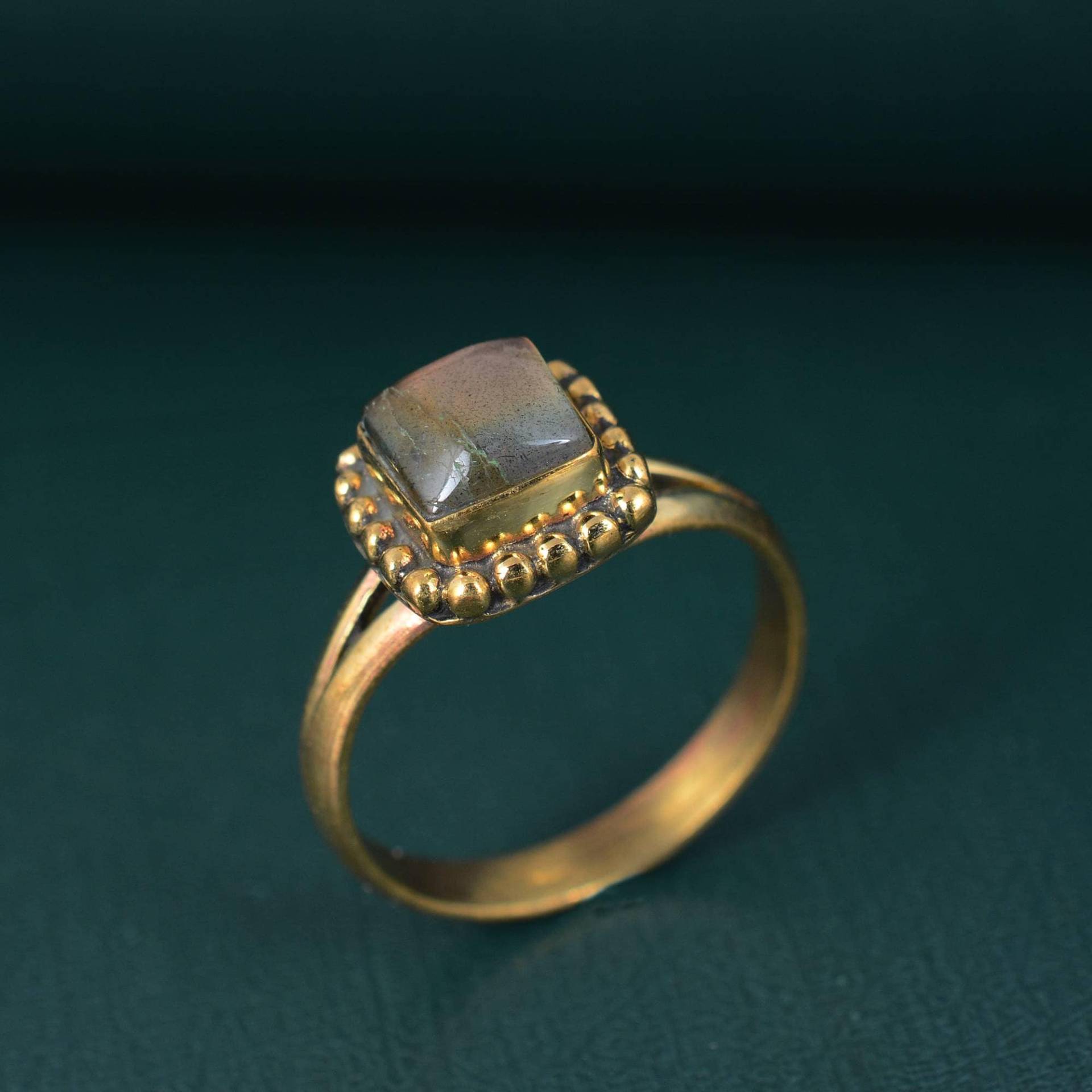 Labradorit Ring, Gold Handgemachter Schmuck, Edelstein Verlobungsring, Frauen Geschenk Für Sie, Perlen Ring von SilverCrushIn