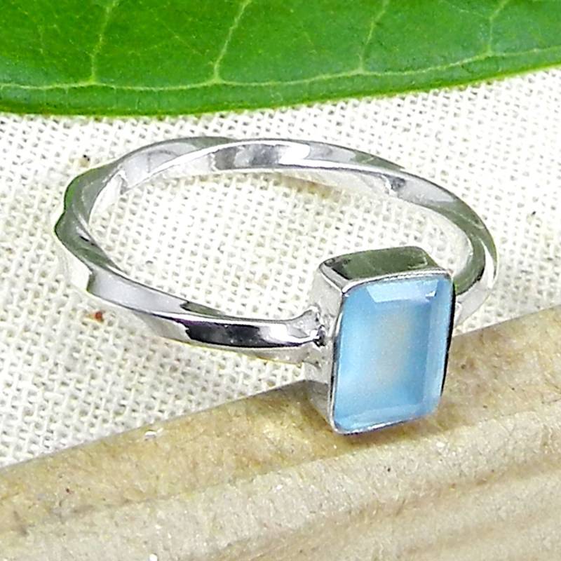 Aqua Chalcedon Ring Mit Smaragdschliff Handgemachte 925 Sterling Silber Twist Band von SilverDesignerRings