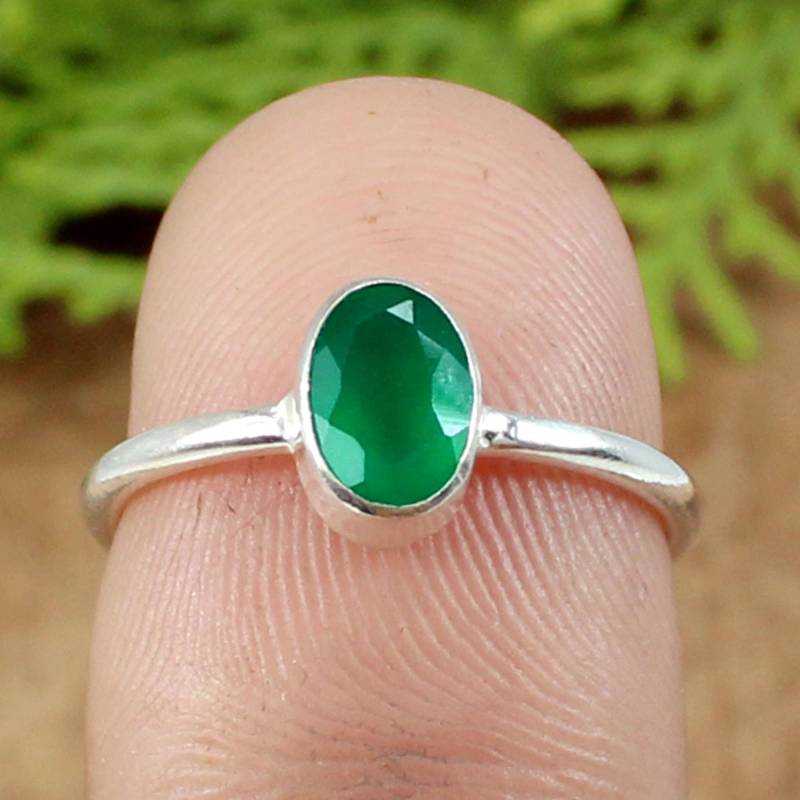Grüner Onyx Ring Ovaler Edelstein Stapelring von SilverDesignerRings