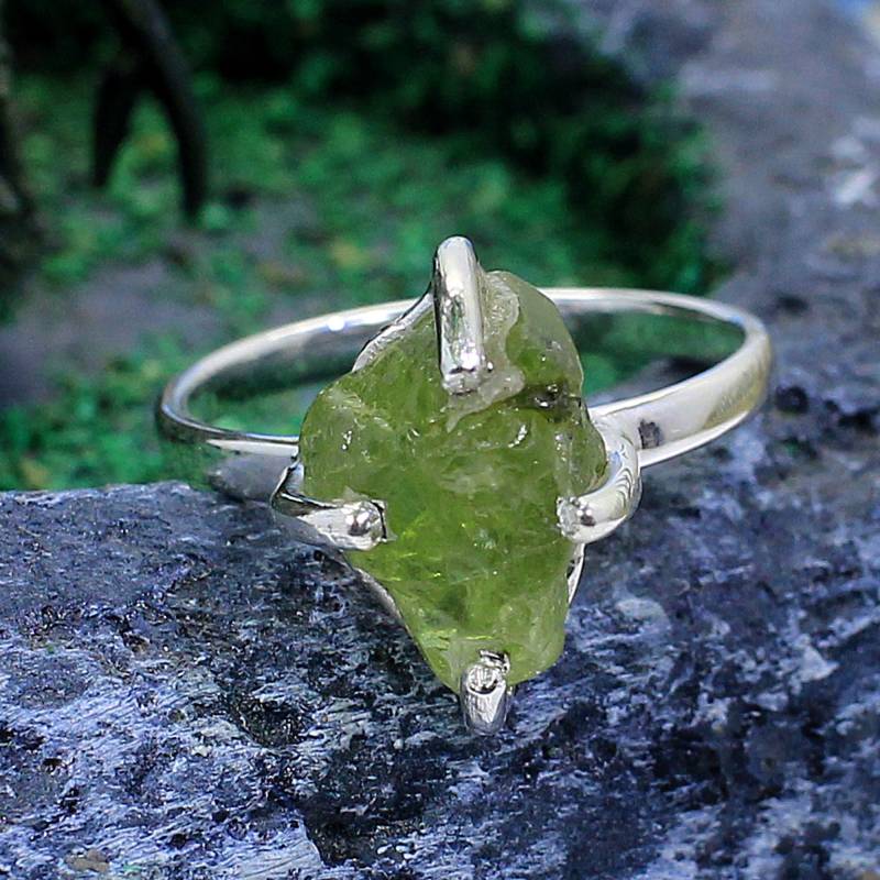 Handgefertigter Peridot Ring Aus 925 Sterling Silber von SilverDesignerRings