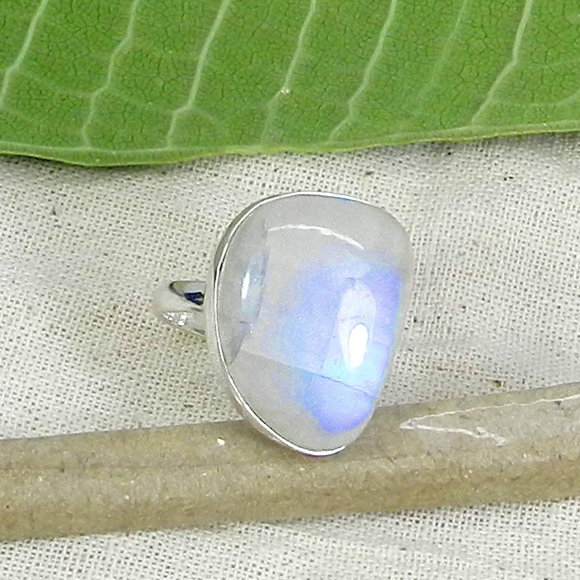 Handgefertigter Regenbogen Mondstein 925 Sterling Silber Ring Bezel Set Boho Schmuck von SilverDesignerRings