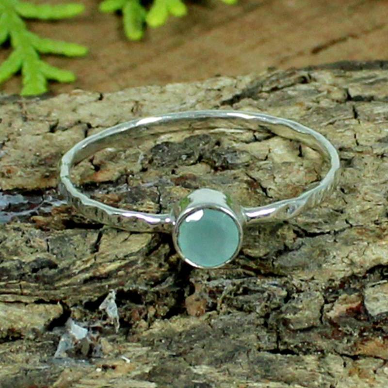 Handgemachte Aqua Chalcedon Sterling Silber Ring - Gehämmerte Lünette Set von SilverDesignerRings