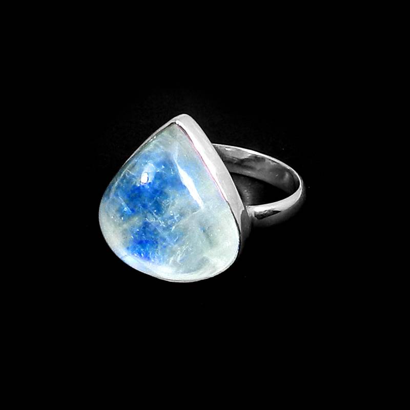 Handgemachte Pear Regenbogen Mondstein Ring 925 Sterling Silber Bezel Set von SilverDesignerRings