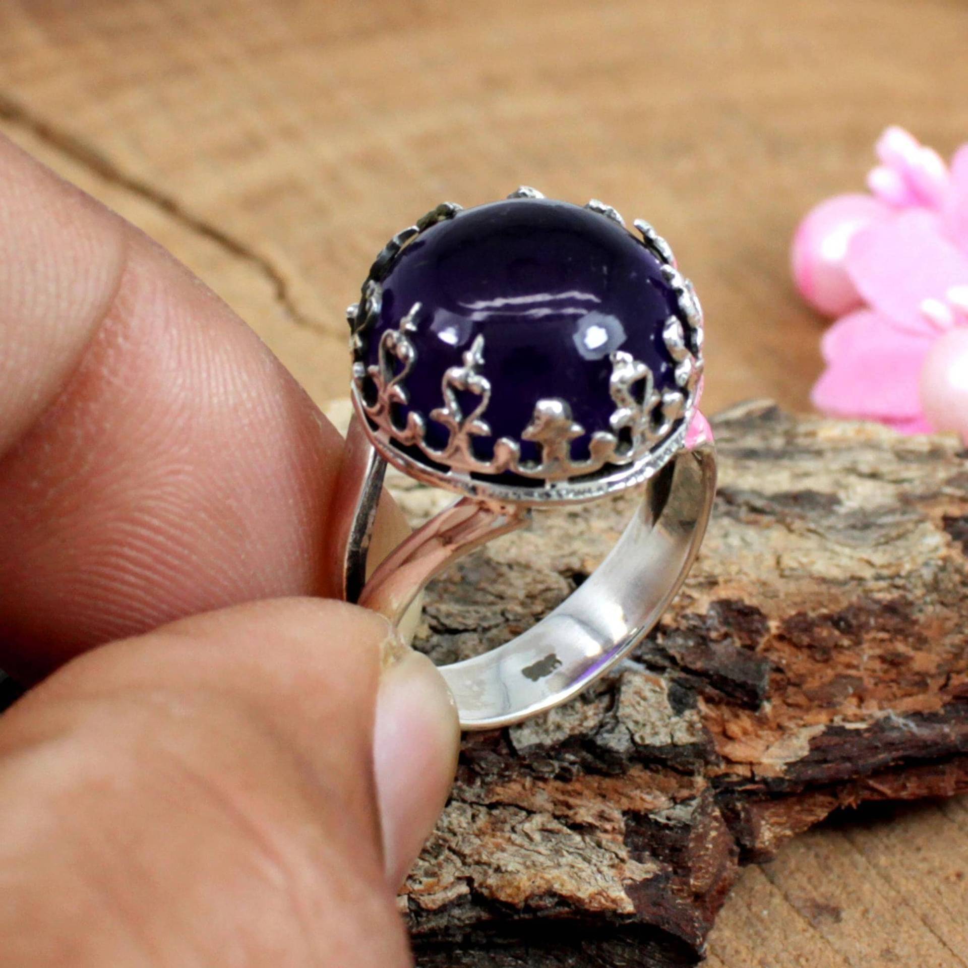 Handgemachter Amethyst-Ring Aus Sterlingsilber Edelstein Solitär Im Vintage-Look von SilverDesignerRings