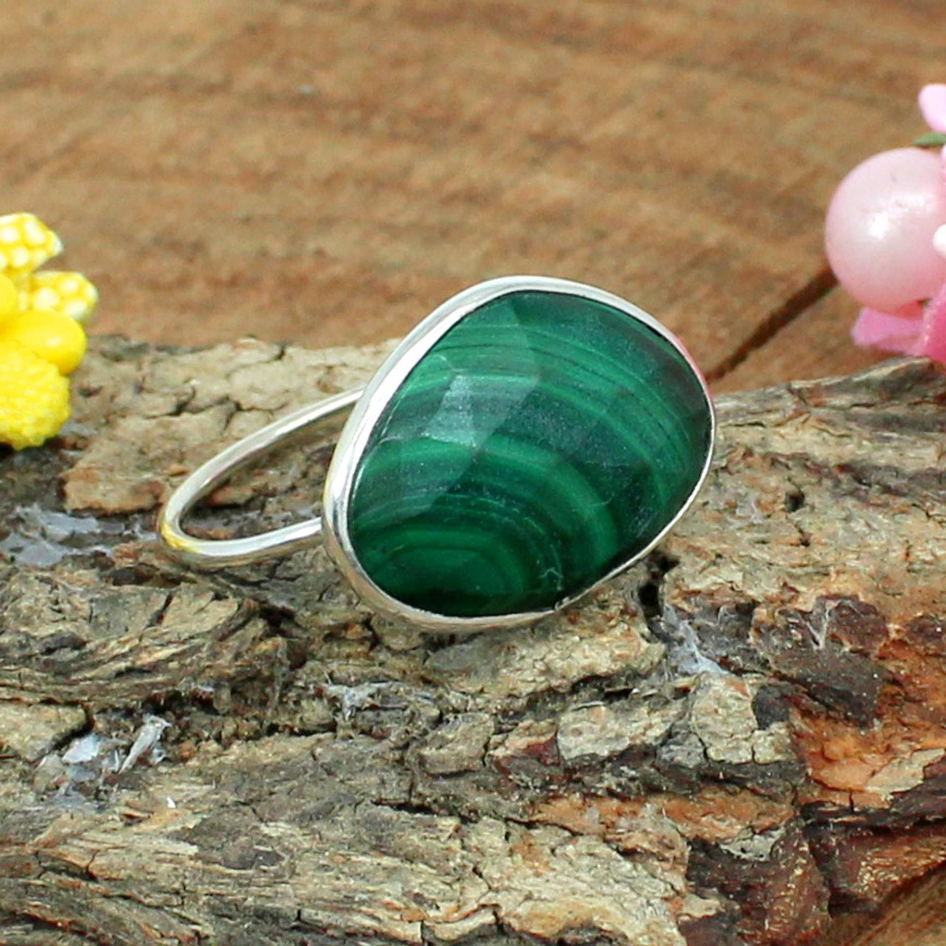 Handgemachter Malachit-Ring Aus 925Er Sterlingsilber Stapelbarer Edelsteinschmuck von SilverDesignerRings