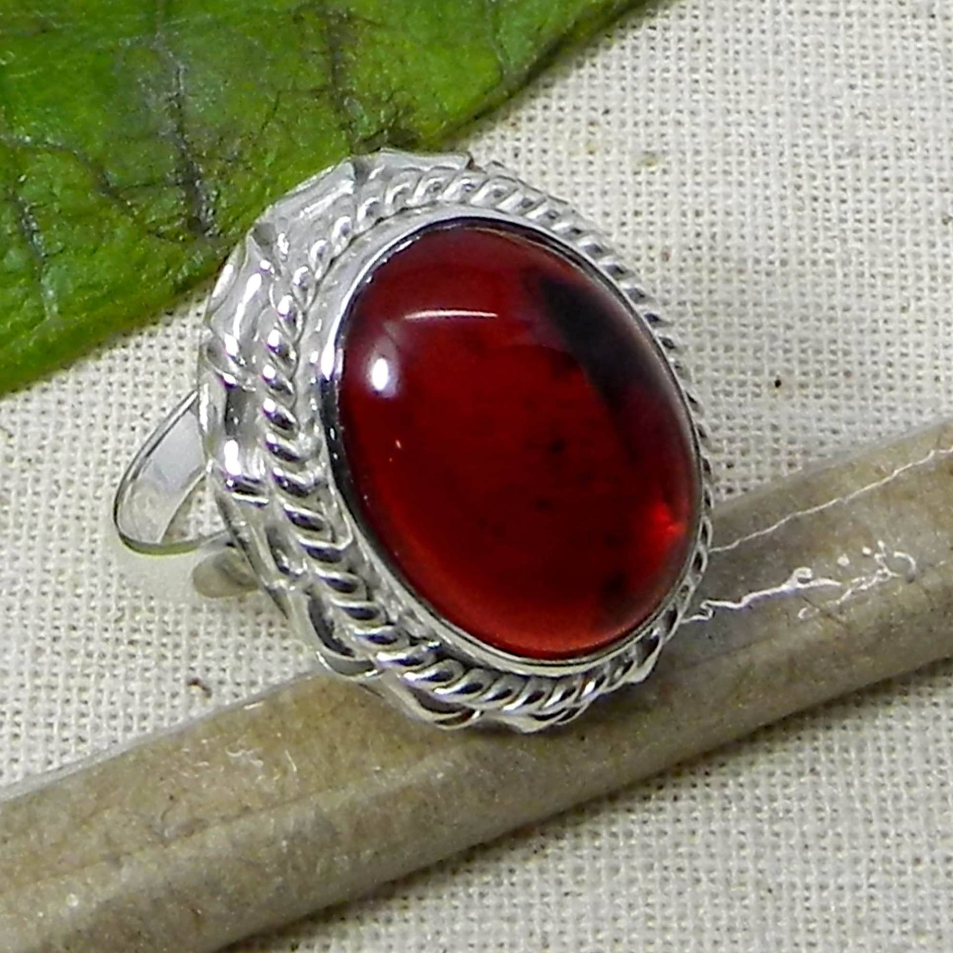 Handgemachter Red Hydro Onyx Ring 925 Sterling Silber, Juli Geburtsstein von SilverDesignerRings