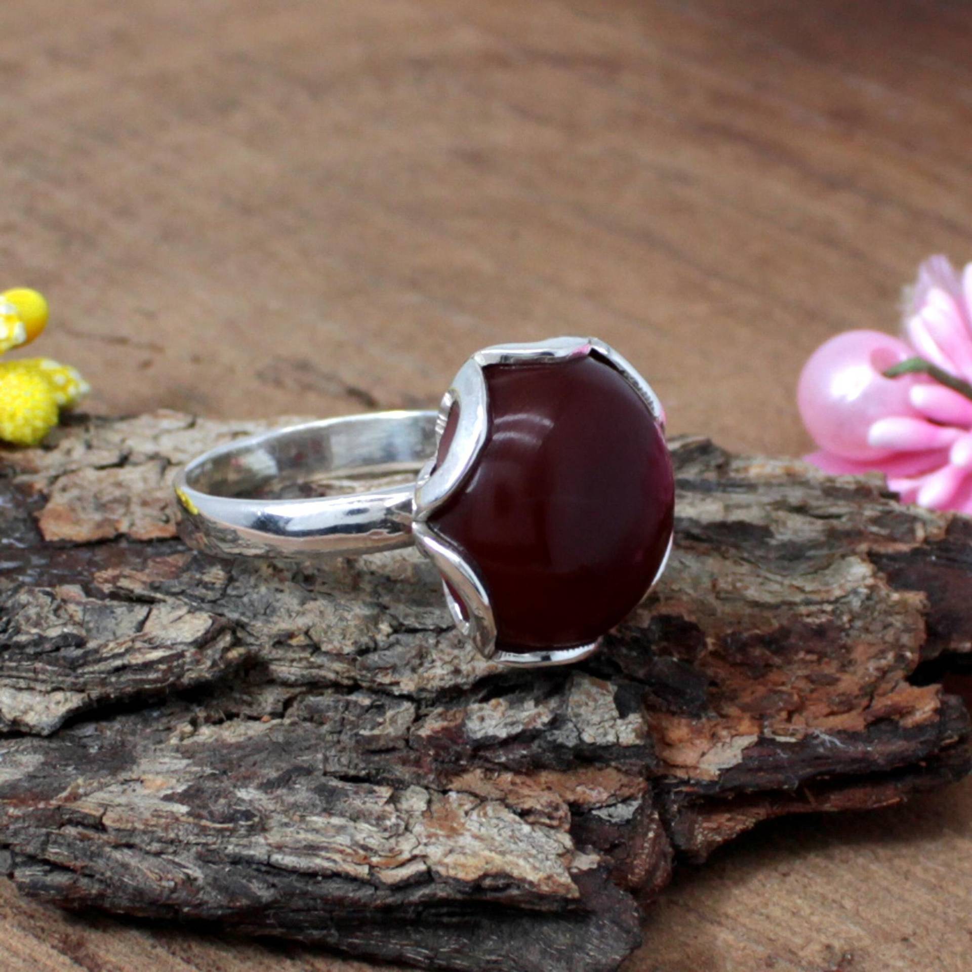 Handgemachter Roter Onyx Sterlingsilber Ring Runder Filigraner Boho Ring von SilverDesignerRings